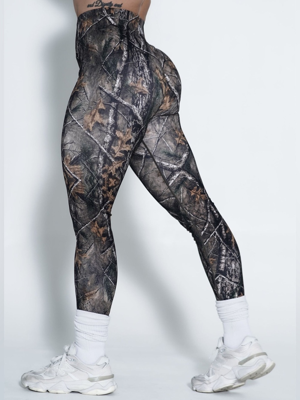 VITAL APPAREL PINNACLE SEAMLESS SCRUNCH LEGGINGS - FOREST CAMO L